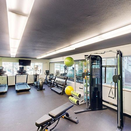 The Embarcadero Condos 뉴포트 외부 사진