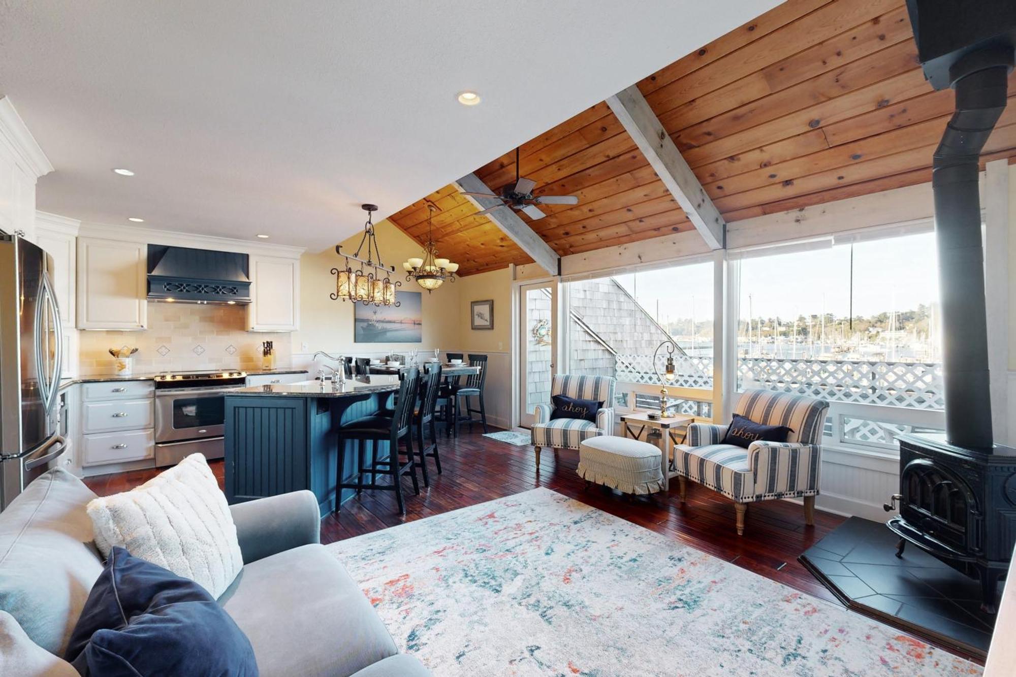 The Embarcadero Condos 뉴포트 외부 사진